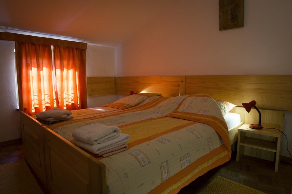 Apartmaji In Sobe Marija Jera Stanjel Štanjel Quarto foto