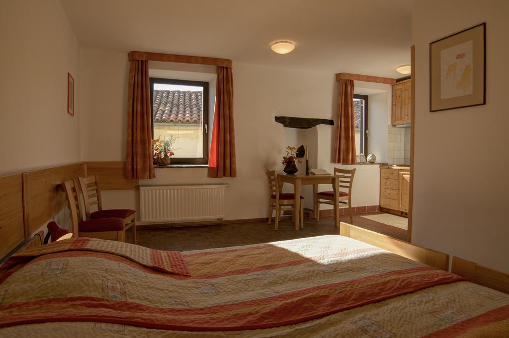 Apartmaji In Sobe Marija Jera Stanjel Štanjel Quarto foto
