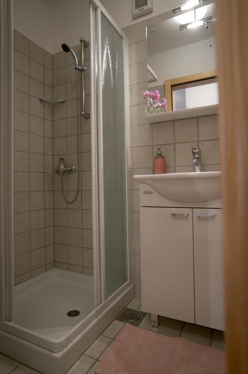 Apartmaji In Sobe Marija Jera Stanjel Štanjel Quarto foto