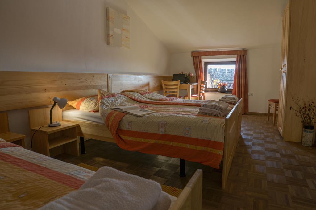 Apartmaji In Sobe Marija Jera Stanjel Štanjel Quarto foto